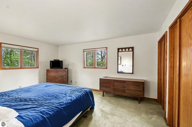1203 Glenwood Drive, Mt Pleasant, MI 48858