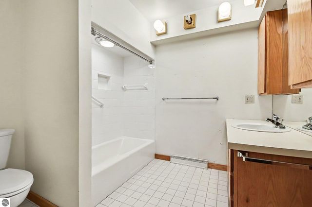 1203 Glenwood Drive, Mt Pleasant, MI 48858