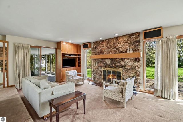 1203 Glenwood Drive, Mt Pleasant, MI 48858