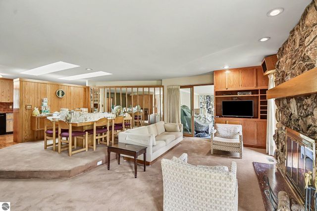 1203 Glenwood Drive, Mt Pleasant, MI 48858