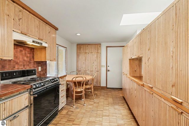 1203 Glenwood Drive, Mt Pleasant, MI 48858