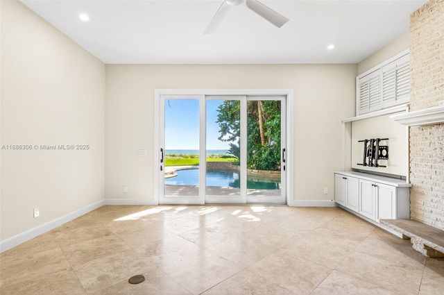 906 Holoma Dr, Vero Beach, FL 32963