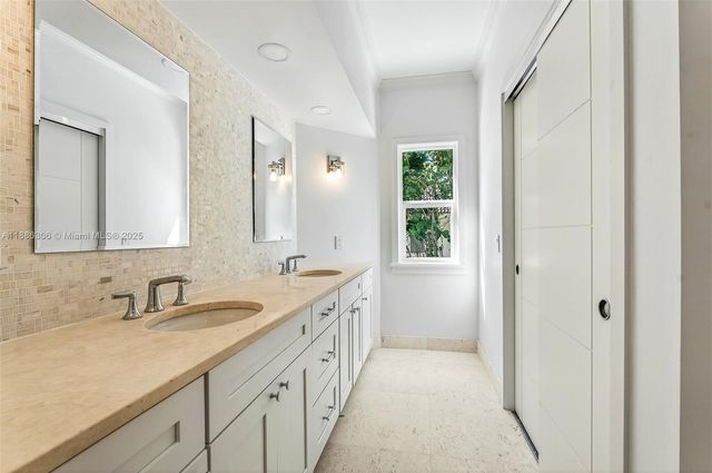 906 Holoma Dr, Vero Beach, FL 32963