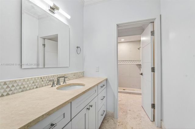 906 Holoma Dr, Vero Beach, FL 32963