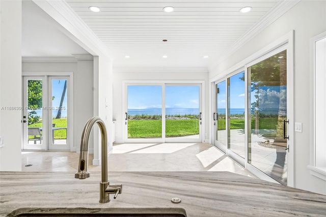 906 Holoma Dr, Vero Beach, FL 32963