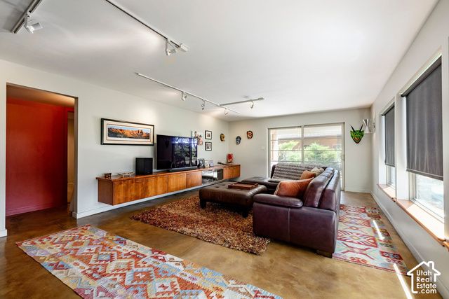 754 N HILLTOP RD, Salt Lake City, UT 84103