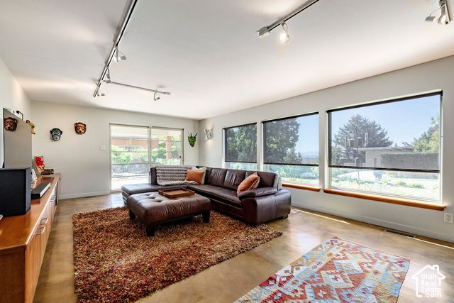 754 N HILLTOP RD, Salt Lake City, UT 84103
