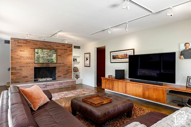754 N HILLTOP RD, Salt Lake City, UT 84103