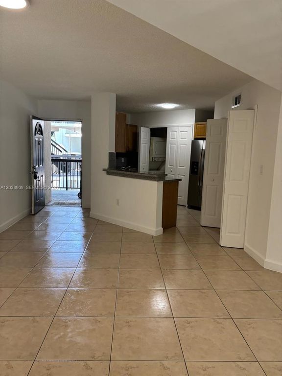 6276 NW 186th St 204, Hialeah, FL 33015