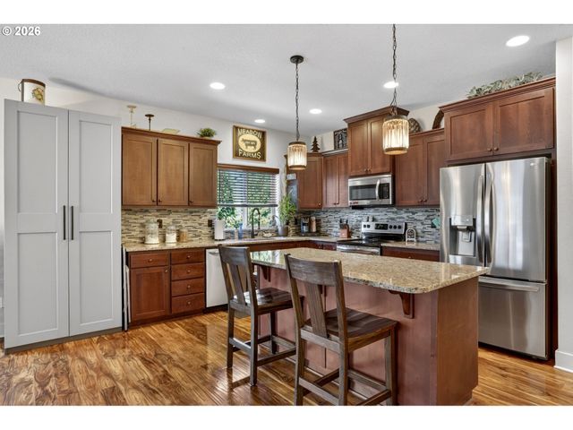850 Se PINEVIEW Ct, Estacada, OR 97023