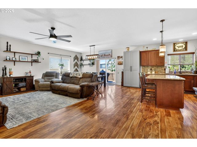 850 Se PINEVIEW Ct, Estacada, OR 97023