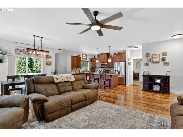 850 Se PINEVIEW Ct, Estacada, OR 97023