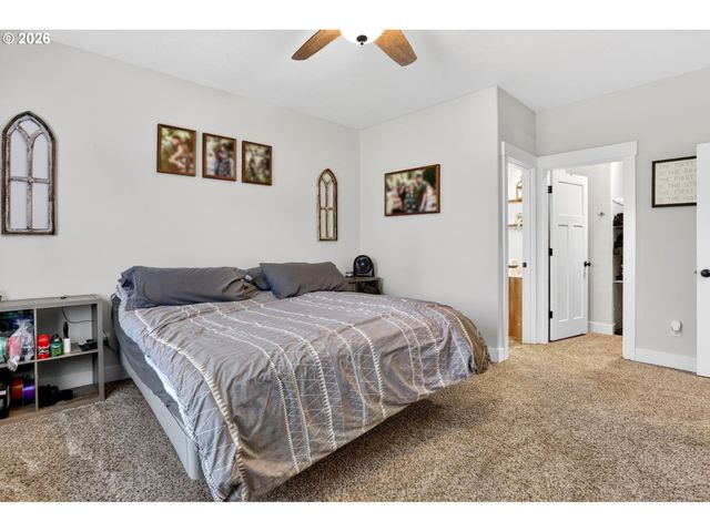 850 Se PINEVIEW Ct, Estacada, OR 97023