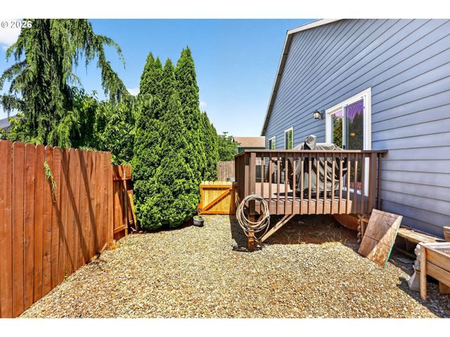 850 Se PINEVIEW Ct, Estacada, OR 97023