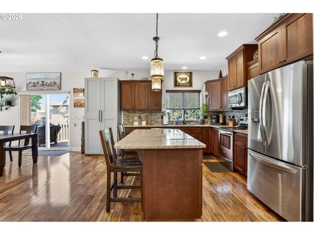850 Se PINEVIEW Ct, Estacada, OR 97023