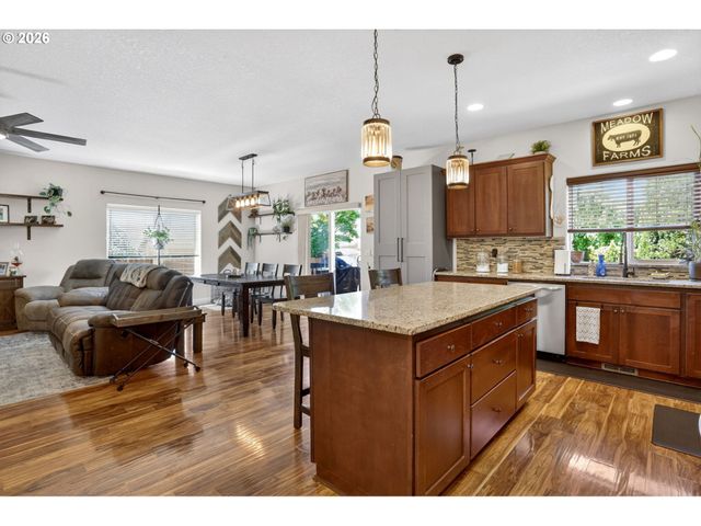 850 Se PINEVIEW Ct, Estacada, OR 97023