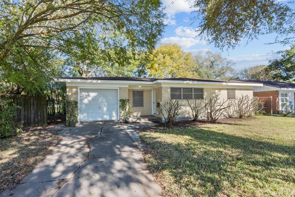 2918 Katherine Street, La Marque, TX 77568