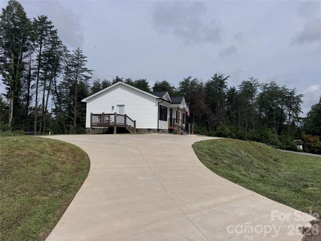 3535 High West Drive, Lenoir, NC 28645