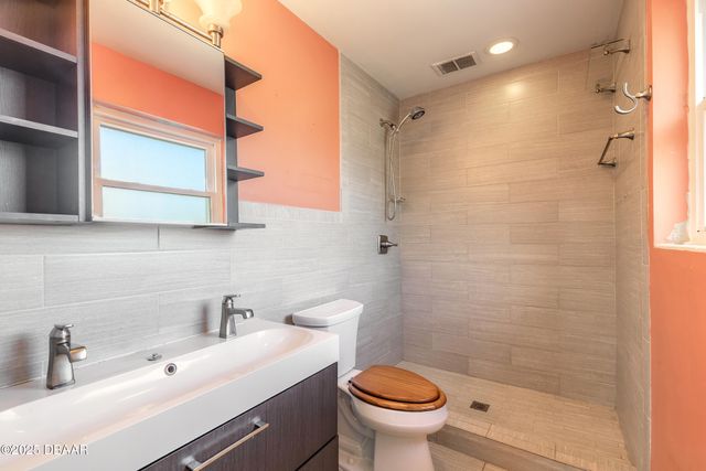 555 N Eagle Drive, Holly Hill, FL 32117