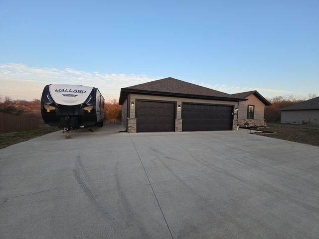 263 E Garnet Drive, Republic, MO 65738