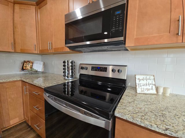 263 E Garnet Drive, Republic, MO 65738
