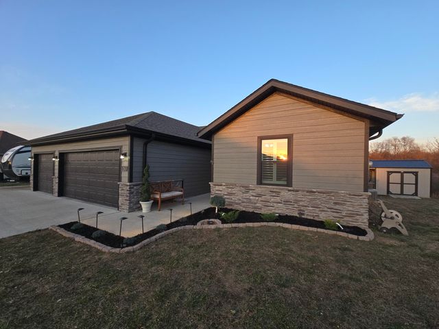 263 E Garnet Drive, Republic, MO 65738