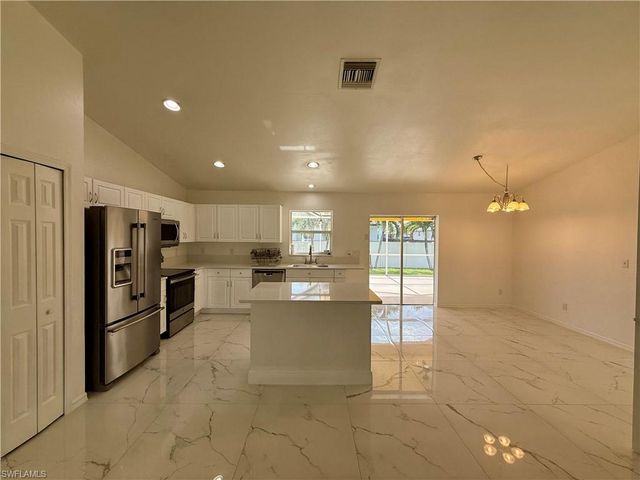 2209 NE 9th AVE, Cape Coral, FL 33909