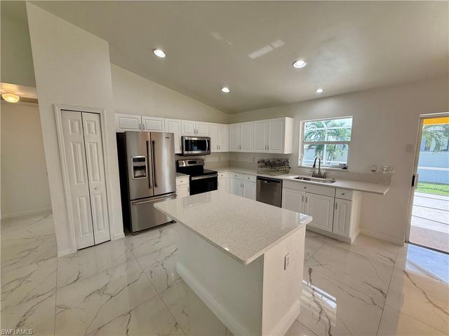 2209 NE 9th AVE, Cape Coral, FL 33909