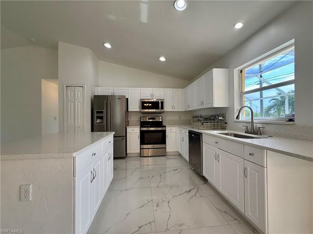 2209 NE 9th AVE, Cape Coral, FL 33909