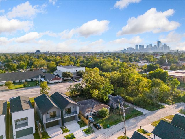 4218 Nichols Street, Houston, TX 77020