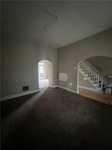 806 High St, New Castle, PA 16101