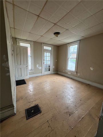 806 High St, New Castle, PA 16101