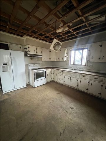 806 High St, New Castle, PA 16101