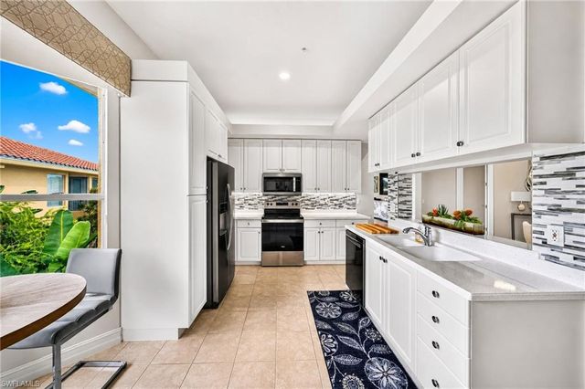 1855 Les Chateaux BLVD 5-201, Naples, FL 34109