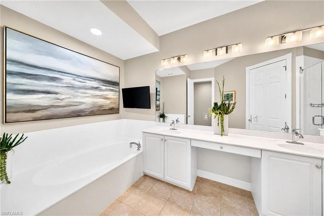 1855 Les Chateaux BLVD 5-201, Naples, FL 34109