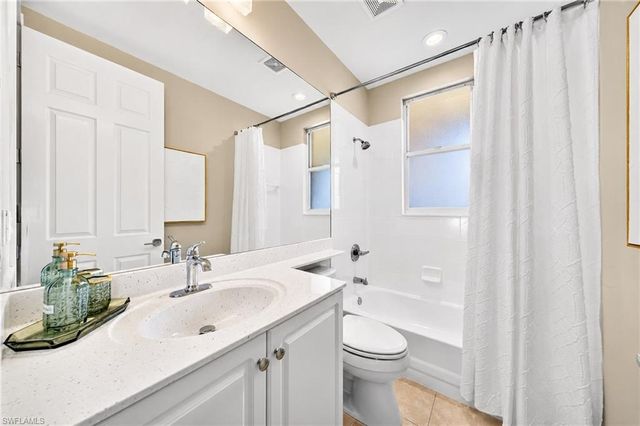 1855 Les Chateaux BLVD 5-201, Naples, FL 34109