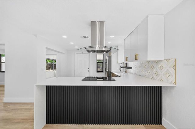 7905 TIMBERLANE WEST DRIVE, Tampa, FL 33615