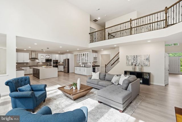 7821 OLD FALLS RD, Mclean, VA 22102