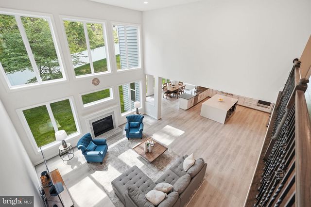 7821 OLD FALLS RD, Mclean, VA 22102