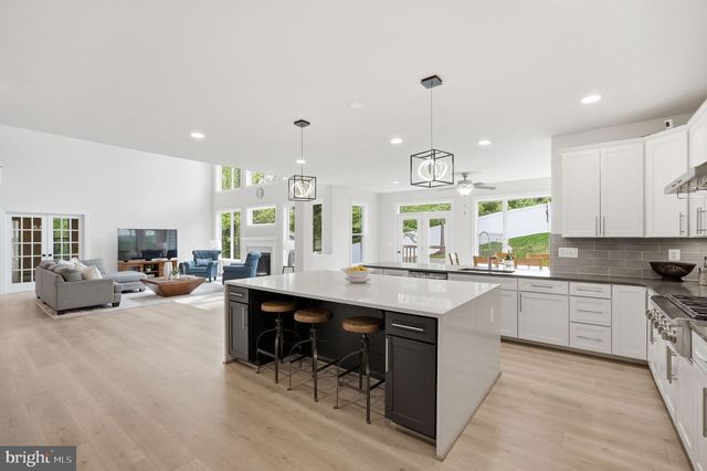 7821 OLD FALLS RD, Mclean, VA 22102