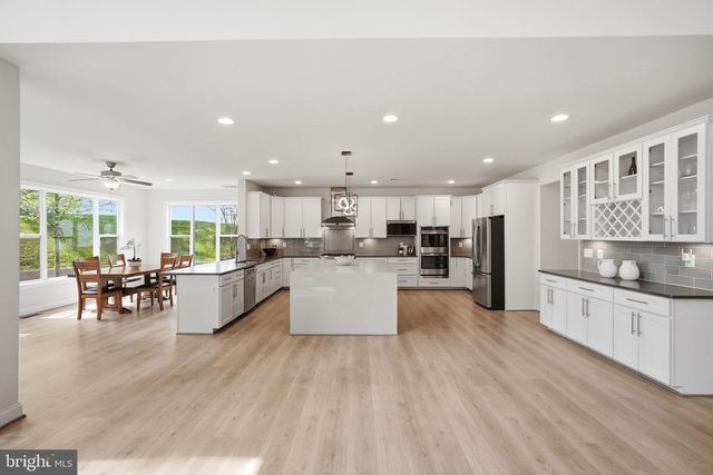 7821 OLD FALLS RD, Mclean, VA 22102