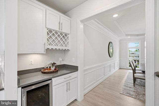 7821 OLD FALLS RD, Mclean, VA 22102