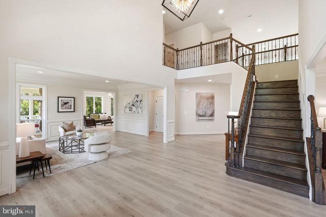 7821 OLD FALLS RD, Mclean, VA 22102