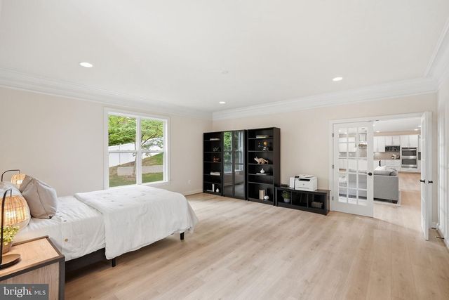 7821 OLD FALLS RD, Mclean, VA 22102