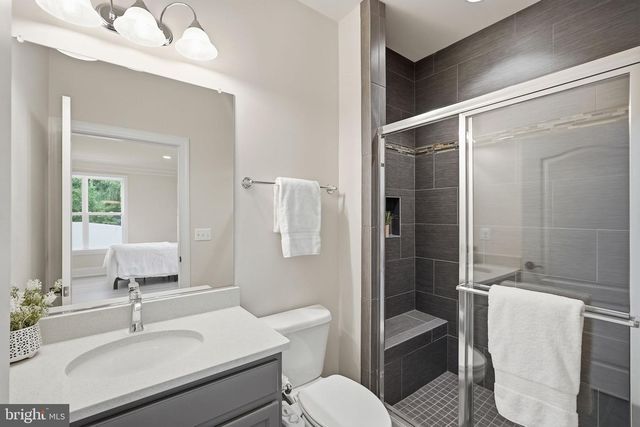 7821 OLD FALLS RD, Mclean, VA 22102