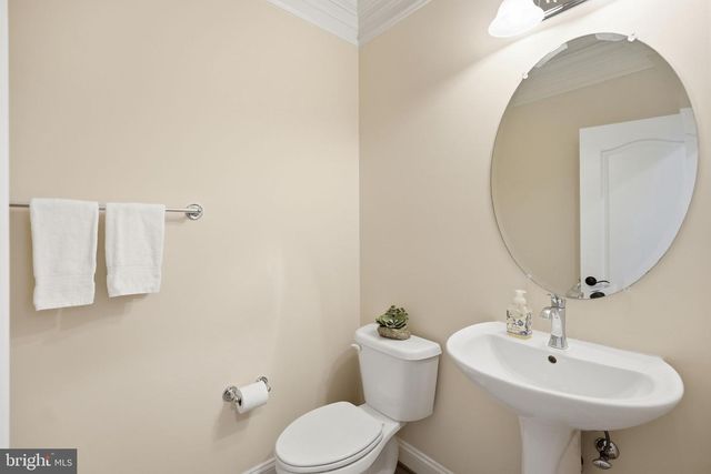 7821 OLD FALLS RD, Mclean, VA 22102