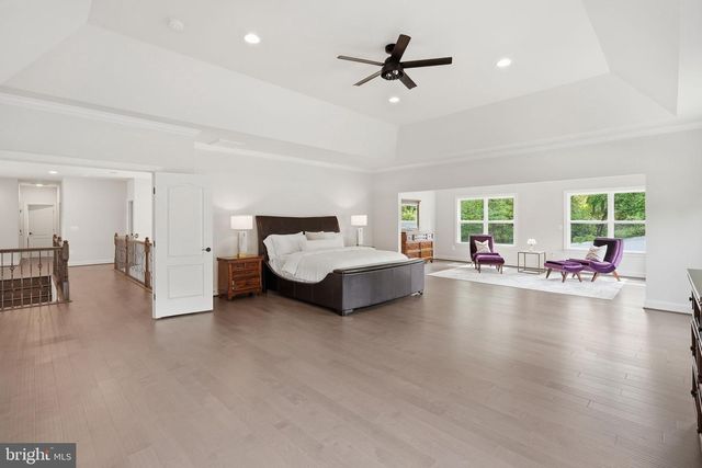 7821 OLD FALLS RD, Mclean, VA 22102