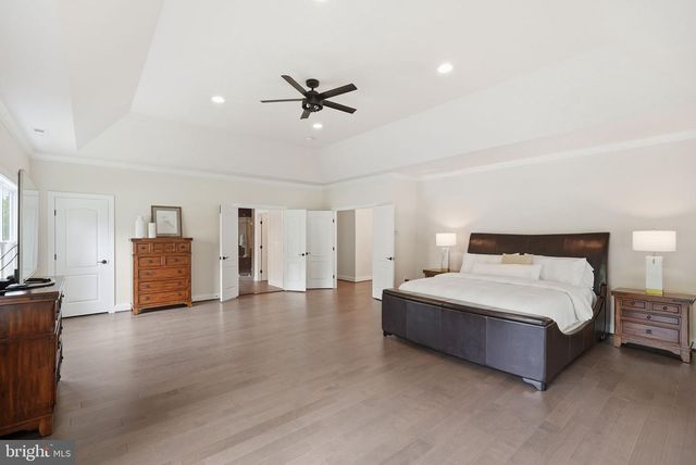 7821 OLD FALLS RD, Mclean, VA 22102