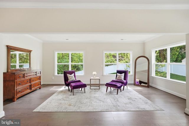 7821 OLD FALLS RD, Mclean, VA 22102