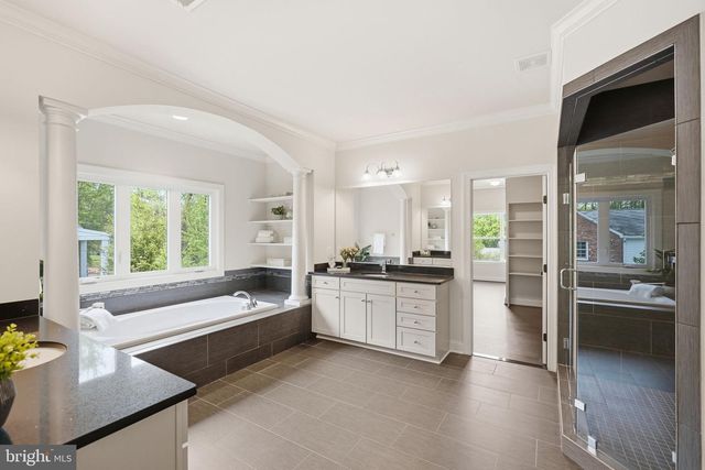 7821 OLD FALLS RD, Mclean, VA 22102